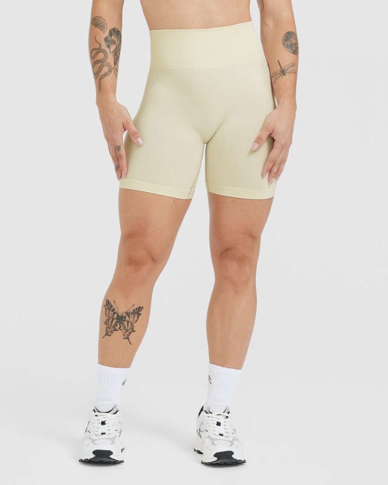 Oner Active Effortless Seamless Korte Broek Lichtgeel | VQA-354697